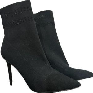 Steve Madden black stiletto heel ankle booties size 9